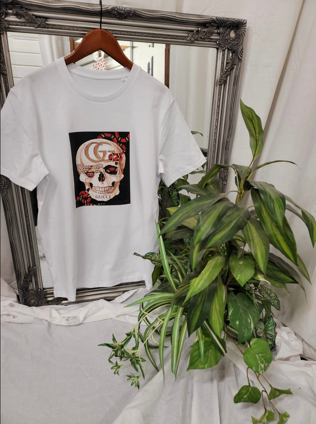 SHORT SLEEVE SKULL T-SHIRT